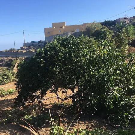 منزل ريفي Village. Tony Frias.